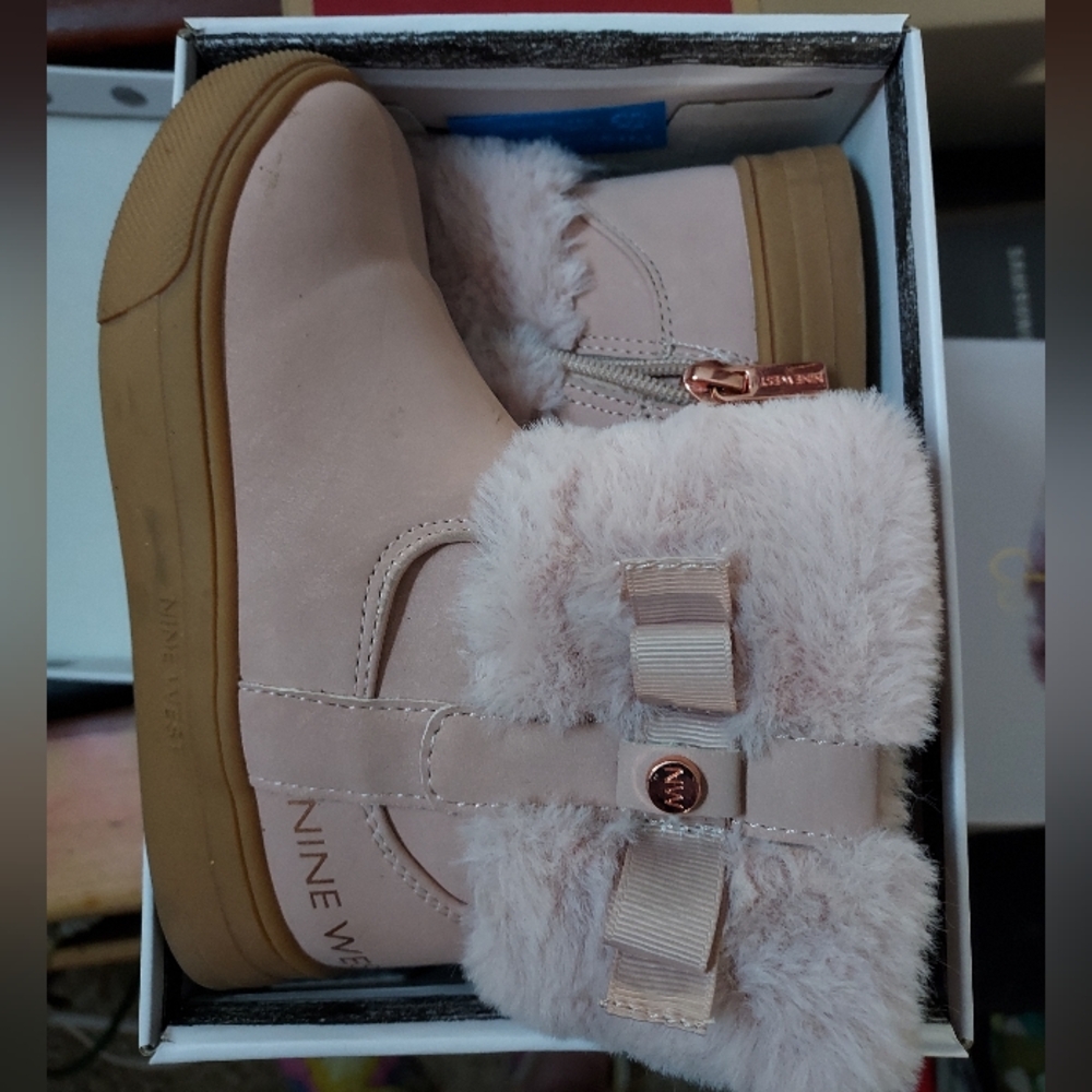Like new! Girls nine west furry suede boots size 10